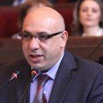 Ո՞վ է բռնել կառավարության ձեռքը