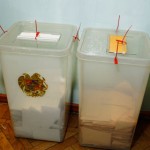 Քվեատուփը ԿԸՀ զուգարանում օգտագործվում է որպես լաթերի տարա (տեսանյութ) Քվեատուփը ԿԸՀ զուգարանում օգտագործվում է որպես լաթերի տարա (տեսանյութ)