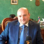 Գյումրու քաղաքապետի առանձնասենյակը` «ժուչոկներ» փնտրելուց առաջ և հետո (ֆոտոշարք) Գյումրու քաղաքապետի առանձնասենյակը` «ժուչոկներ» փնտրելուց առաջ և հետո (ֆոտոշարք)