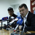 Արմեն Մարտիրոսյանը բացատրում է, թե ինչու է պետք սեղմել Ռոբերտ Քոչարյանի «արյունոտ ձեռքը» Արմեն Մարտիրոսյանը բացատրում է, թե ինչու է պետք սեղմել Ռոբերտ Քոչարյանի «արյունոտ ձեռքը»