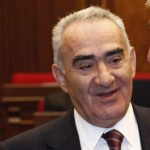 Գալուստ Սահակյանը՝  Զարուհի Փոստանջյանին. «ԱԺ-ն մայրուղի չի, որ մեքենաները չկանգնեն՝ նեղանաք»