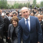 Ռոբերտ Քոչարյանին հորդորեցին՝ մի քիչ շուտ-շուտ երեւացեք (Տեսանյութ, ֆոտոշարք) Ռոբերտ Քոչարյանին հորդորեցին՝ մի քիչ շուտ-շուտ երեւացեք (Տեսանյութ, ֆոտոշարք)