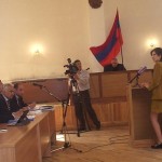 Անիի նախկին ոստիկանապետի դուստրը դատարան էր ներկայացել` առնետների կրծած շորերը ձեռքին