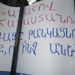 Ցուցարարները մտան ԱԺ ու հեռախոսազանգից հետո դուրս եկան
