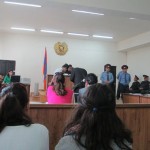 «Հարսնաքարի գործով» մատուցողն ասաց, որ կին հաճախորդները սպառնացել էին շիշը նետել հայհոյողների ուղղությամբ