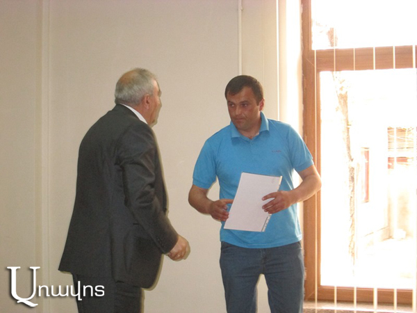 «Կնիկ առնելն ավելի հեշտ է, քան տուն առնելը». Շիրակի մարզպետի կատակը՝ ԲԳՎ բաժանելիս (Տեսանյութ) «Կնիկ առնելն ավելի հեշտ է, քան տուն առնելը». Շիրակի մարզպետի կատակը՝ ԲԳՎ բաժանելիս (Տեսանյութ)