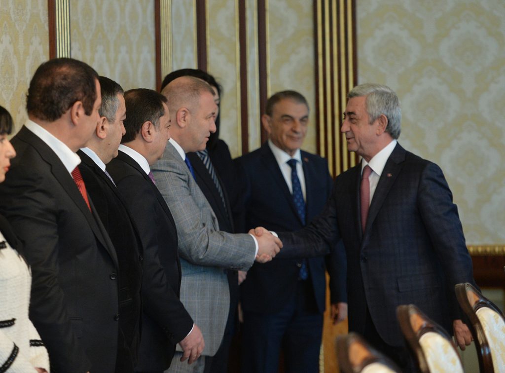 Նախագահի հետ հանդիպմանը «Ծառուկյան» խմբակցությունն էլ իրեն հուզող հարցերն է բարձրացրել Նախագահի հետ հանդիպմանը «Ծառուկյան» խմբակցությունն էլ իրեն հուզող հարցերն է բարձրացրել