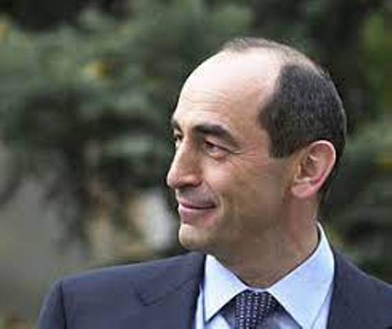 ՌՈԲԵՐՏ ՔՈՉԱՐՅԱՆԸ ՍԽԱԼՎՈՒՄ Է