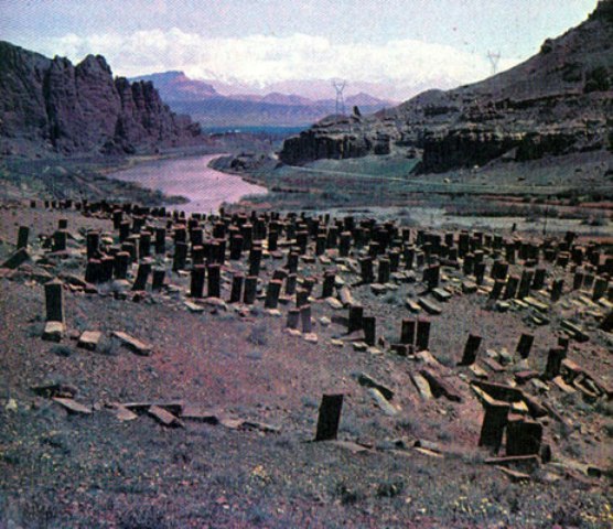 Ջուղայի հին գերեզմանատունը  քանդում են