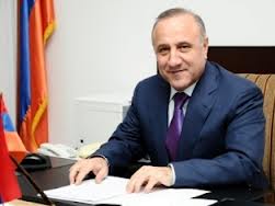 Մոտ ապագայում 9 մարզերի մարզպետները կհավաքվեն ու մի լավ կծեծեն Գիզիրյանին