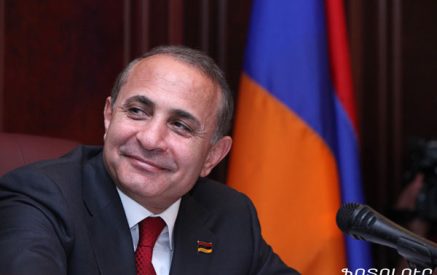 Հովիկ Աբրահամյանը գիտի, բայց չի ասում