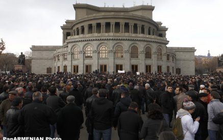 Րաֆֆի Հովհաննիսյանը հանձնե՞ց հրապարակը