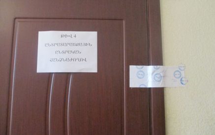 Ինչու է թիվ 4 ընտրատարածքային հանձնաժողովի կնքած դուռը բացվել (Տեսանյութ)
