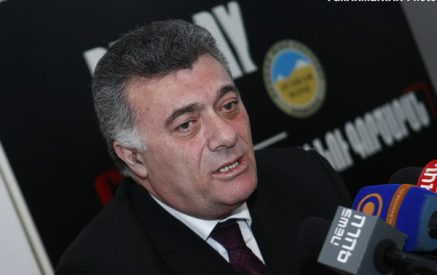 Ինչու է Րաֆֆի Հովհաննիսյանը երբեմն գովում Սերժ Սարգսյանին՝ իր քարոզարշավում