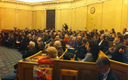 Ծեծկռտուք հայերի և ադրբեջանցիների միջև Ֆրանսիայի Ազգային ժողովում