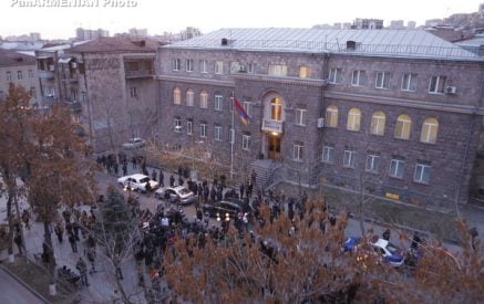 Րաֆֆի Հովհաննիսյանի շտաբը ԿԸՀ-ից պահանջում է միջամտել եւ դադարեցնել