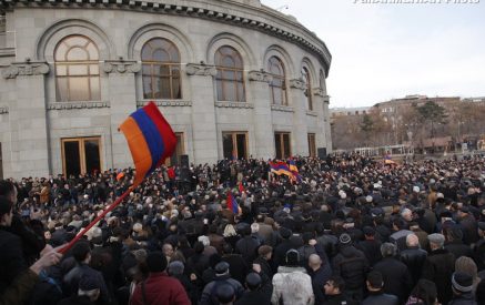 Սերժ Սարգսյանը վաղը «Ազատության» հրապարակը «բրոնյա» կանի