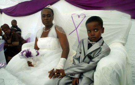 8-ամյա տղան ամուսնացել է 61 տարեկան կնոջ հետ
