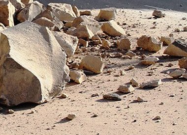 Հրազդան – Հանքավան ավտոճանապարհը քարաթափման պատճառով դժվարանցանելի է 