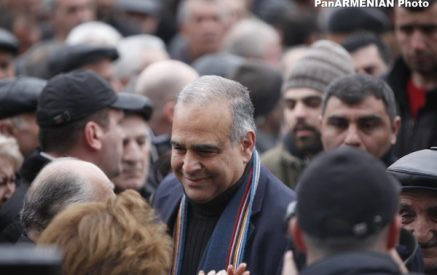 Առանց որոշակի ասելիքի եւ անորոշ անելիքով