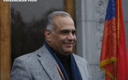 Րաֆֆի Հովհաննիսյան. «Ողջունեք Գալուստ Սահակյանին՝ կանանց տոնի առթիվ