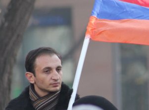 Րաֆֆի Հովհաննիսյանը առաջին հրամանագրով խոստանում է ազատել Տիգրան Առաքելյանին