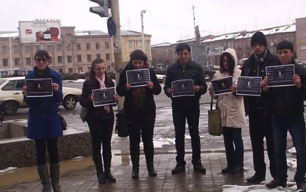Գյումրիում մարտի 1-ի զոհերին  հիշեցին դպրոցականները եւ ուսանողները