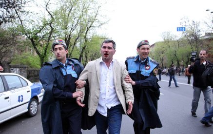Արմեն Մարտիրոսյանին ոստիկանություն են տարել (Տեսանյութ)