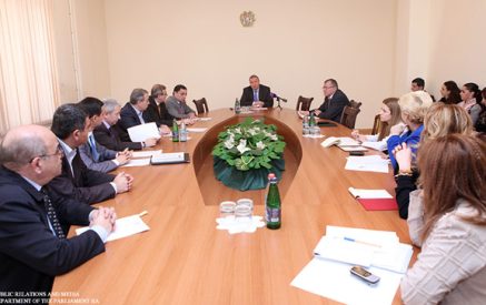 Տաքսիների արտոնագրային վճարը նվազեցնելու առաջարկը մերժվեց