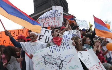 Րաֆֆի Հովհաննիսյանը հրահանգեց. «Ով ուզում է իրեն Քրիստոսի, թագավորի տեղ դնել, ինչ ուզում եք արեք» (Տեսանյութ)