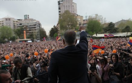 Րաֆֆի Հովհաննիսյանը անորոշության մեջ գցեց հավաքվածներին ու հեռացավ
