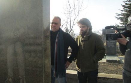 Րաֆֆի Հովհաննիսյան. «Թարգե՛ք, Սերժ. իմ թագուհին՝ Ալվարդն է այնտեղ գերեզմանոցում պառկած»