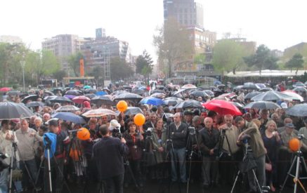 Րաֆֆի Հովհաննիսյանը Ժիրայր Սեֆիլյանին հորդորեց, որ խումբ ստեղծեն եւ հիմա գնան օդանավակայան