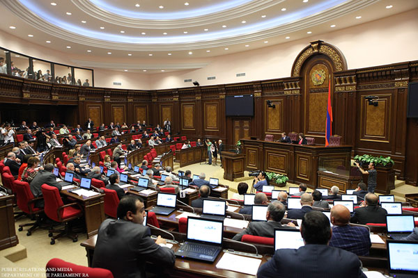 ԱԺ նախագահը կարծում է, թե ժողովուրդը պատգամավորներին ընտրել է, որպեսզի նրանք մասնակցեն նիստերի՞ն