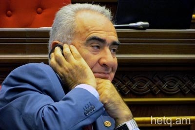 Գալուստ Սահակյան. «Ես էն գործիչը չեմ, որ կանգնեմ էստեղ՝ համատեղ բամբասենք»