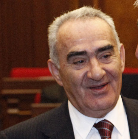 Լրագրողը՝ Գալուստ Սահակյանին՝ ինչի՞ եք ձեր շուլուխներով խանգարում ԱԺ աշխատանքը