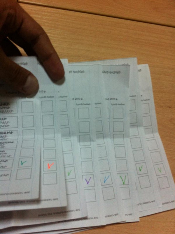 ՀՀԿ-ի օգտին քվեարկել են «կարմիր պամադայով» ու փիրուզագույն գրիչներով