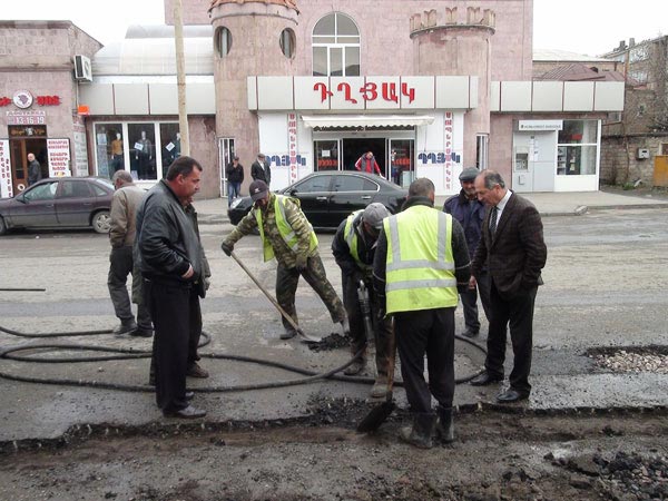 Գյումրու փոխքաղաքապետը աղոթում է, որ անձրեւները դադարեն