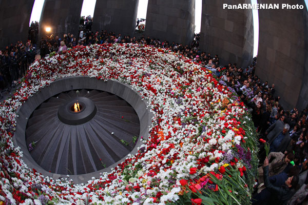 Armenian Mirror-Spectator. «Հայր և դուստր Ալեքսանյանները ցեղասպանության թեմայով ֆիլմ են նկարահանում»