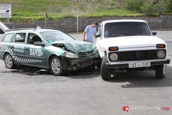 Բախվել են Opel-ն ու «Նիվա»-ն. 6-ամյա աղջիկը գտնվում է վերակենդանացման բաժանմունքում