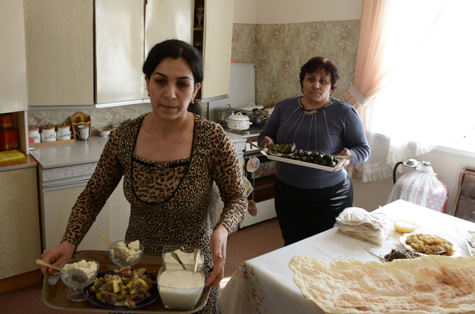 Al Jazeera. «Կերակրատեսակների շուրջ վեճերը շարունակում են թեժ մնալ Կովկասում»