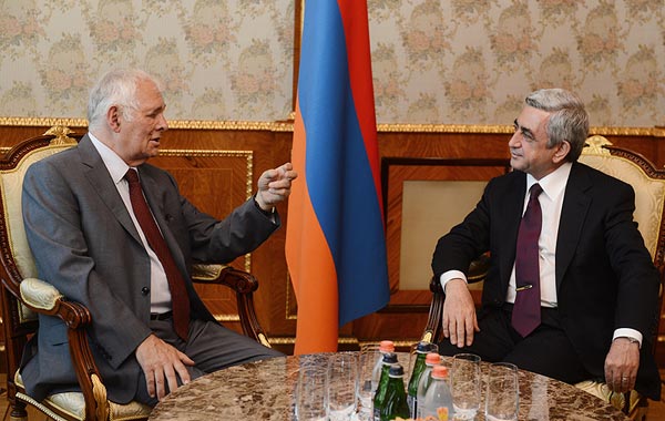 Սերժ Սարգսյանն ընդունել է ՌԴ ազգային բժշկական պալատի նախագահ Լեոնիդ Ռոշալին