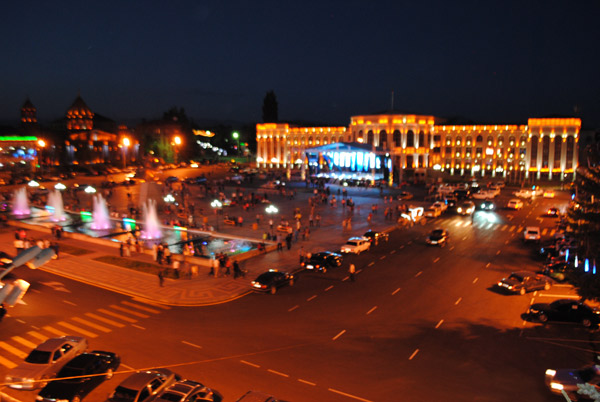 Փորձարկվեցին ԱՊՀ մշակութային մայրաքաղաքի բեմի լույսերը (Ֆոտոշարք)