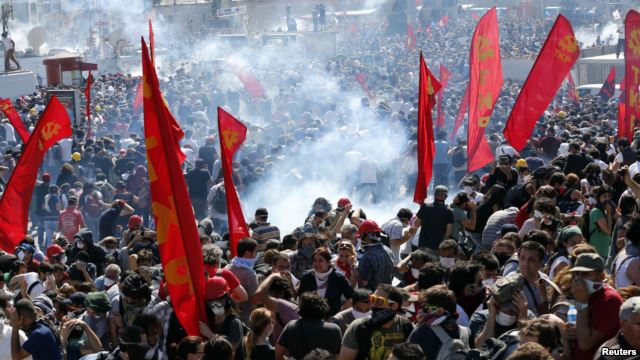 Թուրքիայում բողոքի ցույցեր են, ընդհարումների ժամանակ մարմնական վնասվածքներ են ստացել 26 ոստիկան ու 53 քաղաքացի