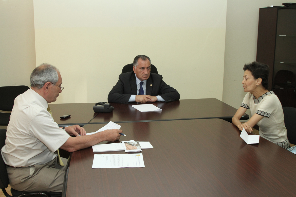 Քաղաքացիների ընդունելությանը մասնակցել է Երևանի քաղաքապետի առաջին տեղակալ Կամո Արեյանը