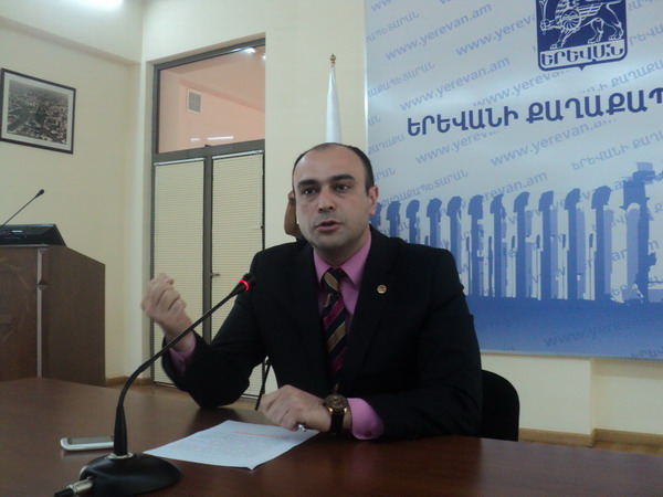 Քաղաքապետարանի առողջապահության վարչության պետը երբեւէ չի հետաքրքրվել երիտասարդ «նստացուցարարների» առողջությամբ (Տեսանյութ)