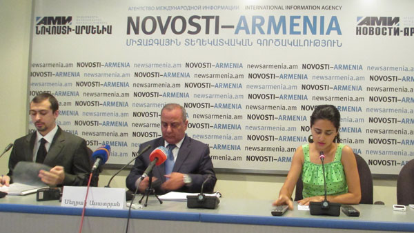 Ասուլիս՝ նվիրված Aravot.am-ին եւ «Դինո Գոլդ Մայնինգ Քամփնի» ընկերության նախկին տնօրենին, նրա մենեջեր կնոջը