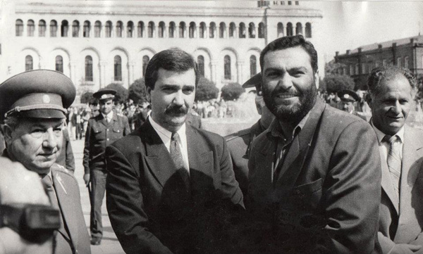 Անդրանիկ Քոչարյան. Արկադի Տեր-Թադեւոսյանը, եթե կռիվ ուներ անելու Վազգեն Սարգսյանի հետ՝ պետք է աներ շատ ավելի շուտ