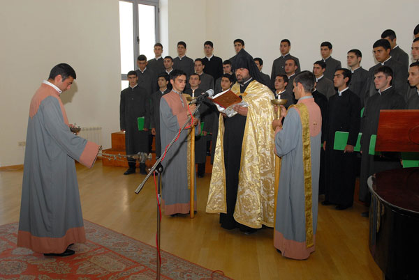 Տեղի ունեցավ Գևորգյան հոգևոր ճեմարանի 2013-2014 թթ. ուսումնական տարվա բացման արարողությունը
