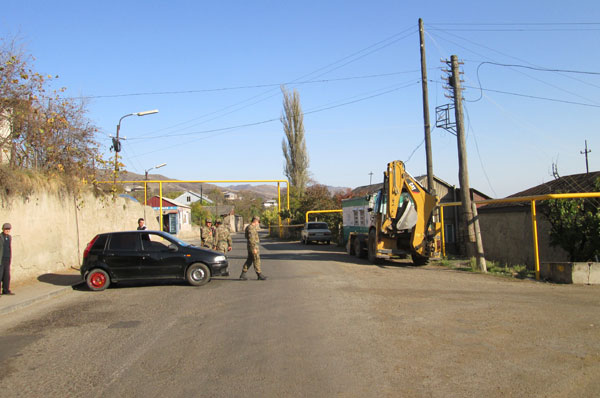 Ադրբեջանական զինուժը գնդակոծել է միջպետական ճանապարհը